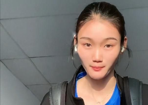 大胸的邻家少女